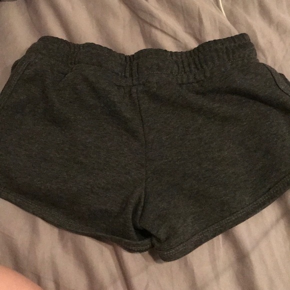 Grey shorts - Picture 4 of 4